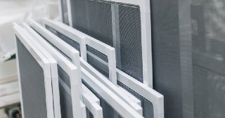 Москитные сетки на пластиковые окна Феодосия купить по цене от 928 руб.